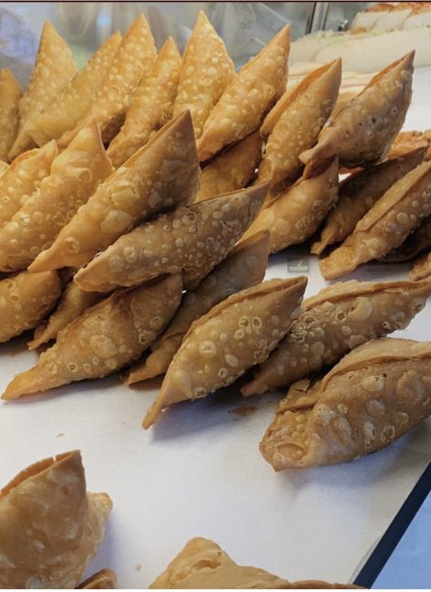 These are our MASSIVE & SCRUMPTIOUS Samosas! For our meat lovers, we have the options of: #Chicken, #Lamb & #ChickenTikka. We also have the the #Vegetable #Samosas which are beloved by our #vegan cusomters! #HautePanini Pull Apart Samosa Bread, Beef Samosa Recipe Indian, Lamb Samosa, Onion Samosa Recipe, Onion Samosa, Lamb Loin, Chicken Tikka, Meat Lovers, Samosa