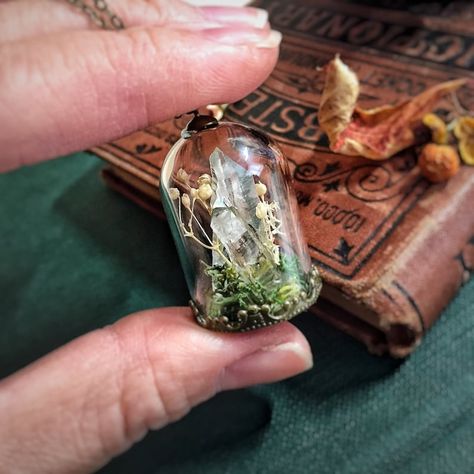 Terrarium Jewelry, Terrarium Necklace, Mini Glass Bottles, Fairy Crafts, Raw Quartz, The Bell Jar, Clay Flowers, Mori Girl, Crystal Art