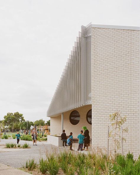 Meadows Primary School | Project 12 Architecture - Australian Institute of Architects Kindergarten Design, Australian Architecture, Architecture Awards, Education Architecture, Victorian Architecture, New Classroom, School Building, School Project, Industrial Buildings