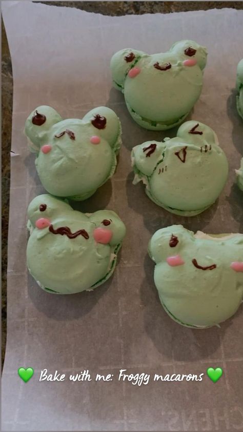 💚 Bake with me: Froggy macarons 💚 | Pinterest Food Baking, Kawaii Cooking, Cute Baking, Tasty Baking, Interesting Food, Fun Baking Recipes, Kawaii Food, Food Videos Desserts, Cooking Recipes Desserts