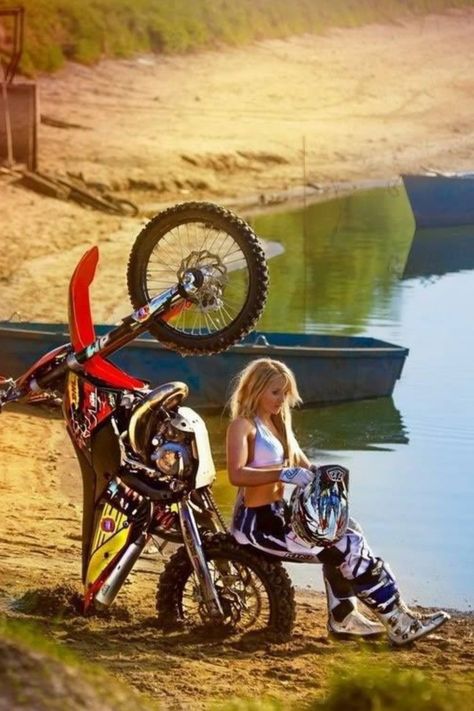 Watch now! Beautiful motocross biker girl doing wheelies and stunts that will blow you away. Enduro Vintage, Motocross Girls, Nitro Circus, Chicks On Bikes, Bike Girl, Aston Martin Dbs, Dirt Bike Girl, Motorbike Girl, Cycle Chic