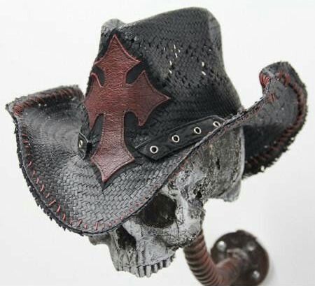 Goth Cowboy, Studs And Spikes, Chapeau Cowboy, Western Hat, Cowboy Outfits, Estilo Punk, Cow Boy, Leather Cross, Distressed Leather