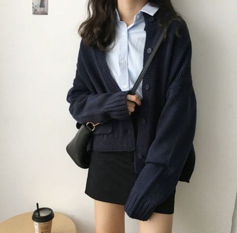 Street Preppy, Mode Ulzzang, Korean Fashion Ideas, Korean Fashion Outfits, Dark Autumn, Button Outfit, Checked Trousers, Korean Street, Korean Fashion Women