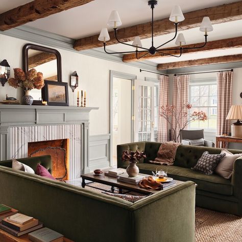 Explore This 100-Year-Old Home Designed With a New England Feel—And a Lot of Heart New England Interior Design, English Cottage Living Room, English Interior Design, New England Interior, New England House, Magnolia Journal, Cottage Living Rooms, Cottage Interior, New England Homes