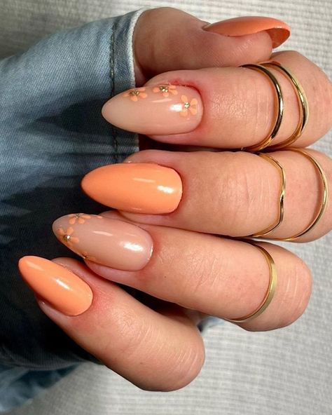 Pastel Nails Orange, Peach Fuzz Nails, Pale Orange Nails, Nail Designs Peach, Pastel Orange Nails, Summer Peach Nails, Peach Nails With Designs, Peach Nail Ideas, Peach Nail Art