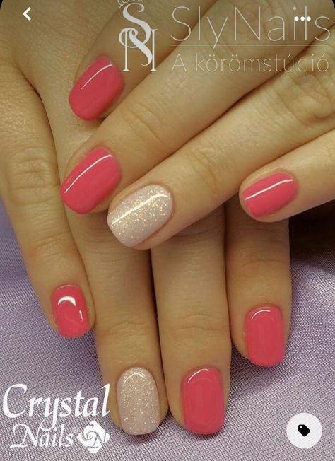 Solid Color Nail Combos, Coral Dip Nails With Design, Coral Manicure Ideas, Spring Nail Colors 2023 Gel, Coral Nails With Glitter, Fun Dip Nails, Coral Nail Designs, Coral Gel Nails, Coral Nail Art