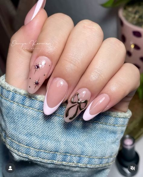 Christmas Nails Ribbon, Christmas Ribbon Nails, Bow Design Nails, Almond Nail Designs Trending Now, Brown Long Nails, Aesthetic French Nails, Cat Eye Christmas Nails, Rings Coquette, Elegant Holiday Nails