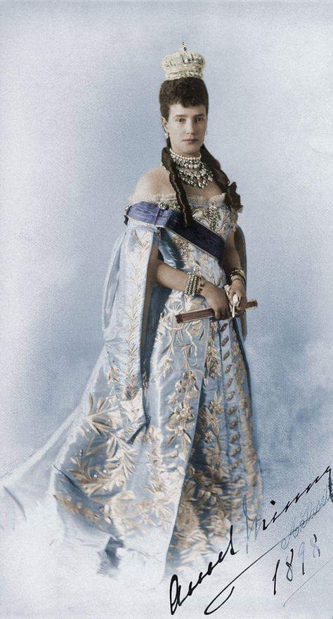 Maria Feodorovna - Dowager Empress of Russia - Category:Maria Fyodorovna (Dagmar of Denmark) - Wikimedia Commons Marie Feodorovna, Dagmar Of Denmark, Empress Maria Feodorovna, Vintage Bridal Fashion, Russian Dress, Familia Romanov, Coronation Dress, Romanov Sisters, Maria Feodorovna