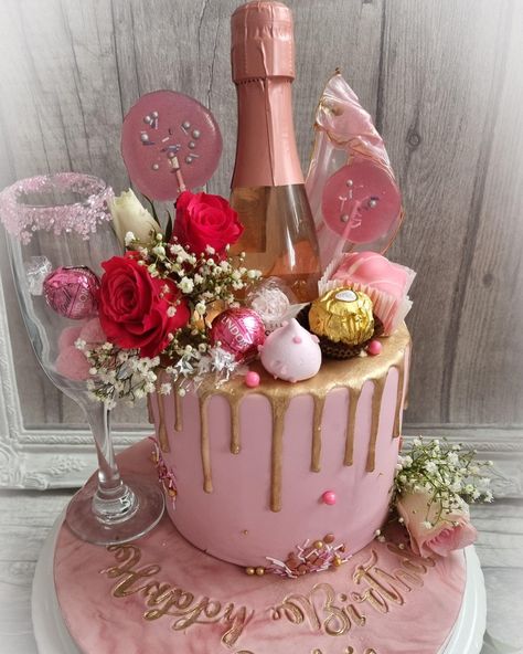 Nice Birthday Cakes For Women, Girly Cakes For Women, Champagne Theme Birthday Cake, Pink Glitter Cake, Birthday Cake Champagne, 18th Birthday Cake Pink Gin, Champagne Cake Design, Pink Champagne Cake Design, Cake With Champagne Bottle On Top