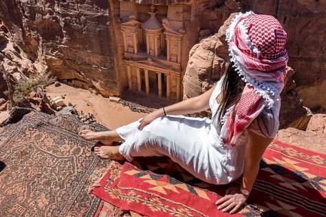 How to Find the Best View of the Treasury Things To Do In Egypt, Petra Travel, Jordan Country, Kingdom Of Jordan, Jordan Royal Family, City Of Petra, Arab Countries, Jordan Amman, Middle East Travel