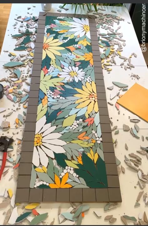 Mosaic Designs Easy, Mosaic Projects Ideas, Mosaic Art Ideas Easy, Easy Mosaic Patterns, Mosaic Garden Table, Easy Mosaic, Mosaic Art Diy, Garden Art Ideas, Mosaic Garden Art