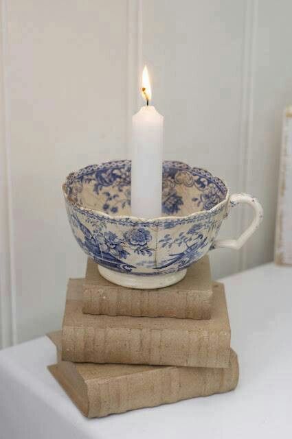 . Teacup Crafts, Blue Transferware, Deco Originale, Blue And White China, Blue China, Candle Lanterns, Cottage Style, Candle Making, Fabric Flowers