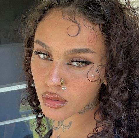 lip gloss eyeliner curly brown hair face tattoos nature baddie Baddie Nose Ring, Under Eye Piercing, Dainty Face Piercings, Face Dermal, Divine Feminity, Nose Jewellery, Foxy Eye, Microdermal Piercing, Tattoos Nature