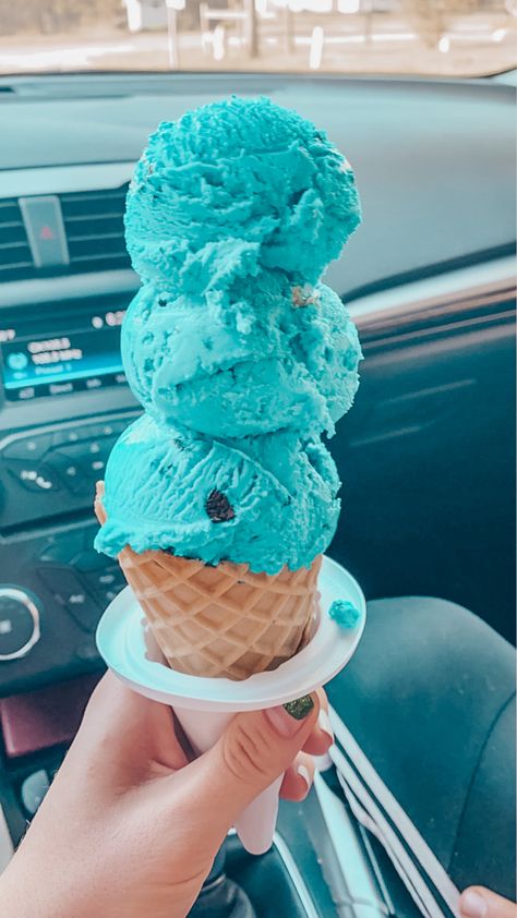 Korean Ice Cream, Christmas Smoothies, Cookie Monster Ice Cream, Monster Ice Cream, Blue Snacks, Yummy Ice Cream, Baby Blue Aesthetic, Cream Aesthetic, Blue Food