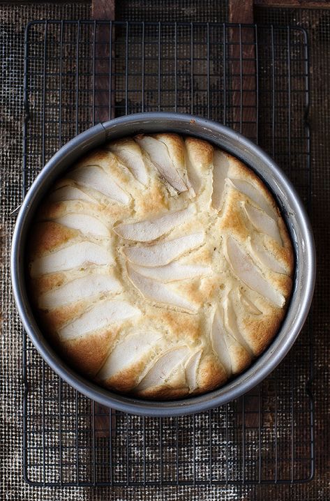 Pear Mascarpone Cake Pear Mascarpone Cake, Pear Mascarpone, Pear Cakes, Spring Form Pan, Mascarpone Cake, Cake Pretty, Spring Form, Cheese Dinner, Pear Cake