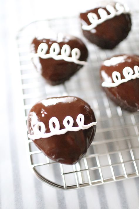 Valentine Handmade Hostess Heart Cupcakes - The Farm Chicks Keto Hostess Cupcakes, Gluten Free Chocolate Cupcakes, Chocolate Cupcakes Filled, Keto Cupcakes, Cupcakes Easy, Hostess Cupcakes, Cupcakes Filled, Chewy Chocolate Cookies, Keto Chocolate Cake