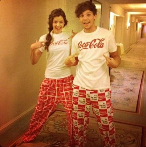 . Louis Tomlinson Family, Eleanor Calder Outfits, Louis And Eleanor, Anna Christine, Tomlinson Family, One Direction Louis Tomlinson, One Direction Dr, Siblings Goals, One Direction Louis