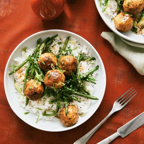 Chicken Meatballs With Sesame Green Beans Sesame Green Beans, Oven Baked Meatballs, Beans Vegetable, Green Beans Recipe, Pork And Cabbage, Chicken And Cabbage, Creamy Cucumber Salad, Savory Dinner, Creamy Cucumbers