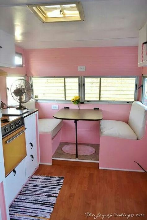 . Restoring Campers, Pink Camping, Pink Camper, Glamping Trailer, Retro Trailers, Vintage Camper Interior, Kombi Home, Pink Paradise, Vintage Rv