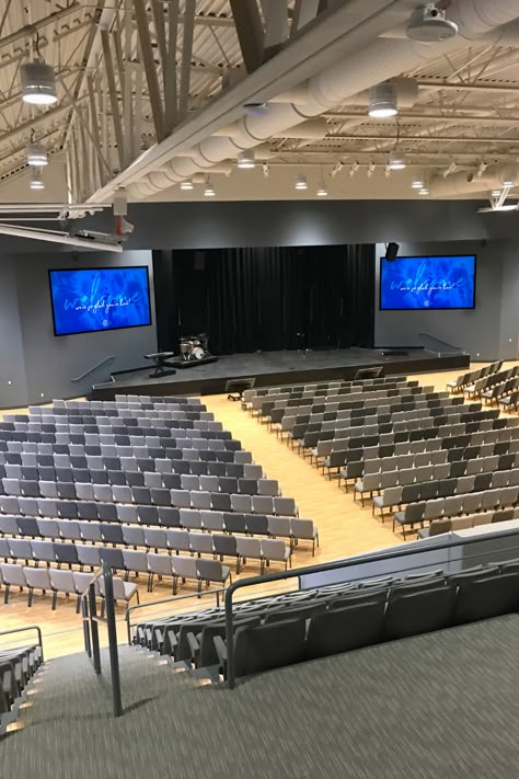 This 1025-seat Worship Center doubling as full-size basketball court gymnasium with tiered seating! Auditorium Design Interiors, Church Altar Design Ideas, Worship Center Design, Church Building Plans, Auditorium Architecture, Church Design Architecture, Church Sanctuary, Church Building Design, Auditorium Design