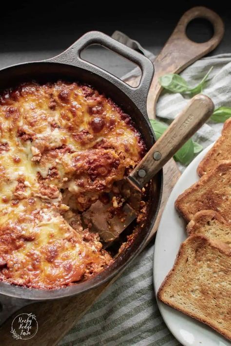 Easy Homemade Dutch Oven Lasagna Dutch Oven Lasagna Recipe, Lasagna Meat Sauce, Recipe Dutch Oven, Dutch Oven Lasagna, Easy Dutch Oven Recipes, Leftover Lasagna, Dutch Oven Recipes Cast Iron, Best Dutch Oven, How To Make Lasagna