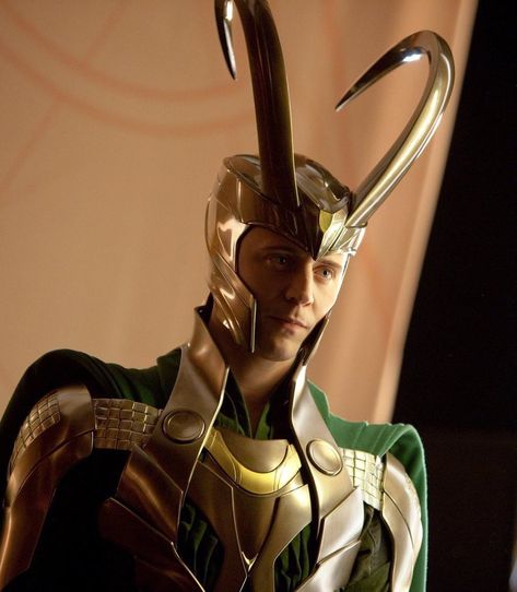 Marvel Helmet, Loki Horns, Loki Helmet, Loki Aesthetic, Thor 2011, Thor 1, Loki God Of Mischief, Marvel Photo, Marvel Posters