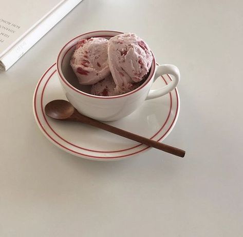 Ice Cream Aesthetic, Waffle Cake, Cream Aesthetic, Sweet Food, Strawberry Ice Cream, Handwriting Practice, Aesthetic Pics, Aesthetic Photos, Puddings