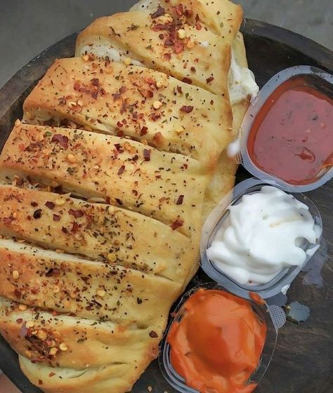 Food's Stuffed Garlic Bread, Indian Cooking Recipes, Vegetarian Snacks Recipes, Delicacy Food, Food Therapy, Yummy Comfort Food, Meat Pie, Think Food, Indian Snack Recipes