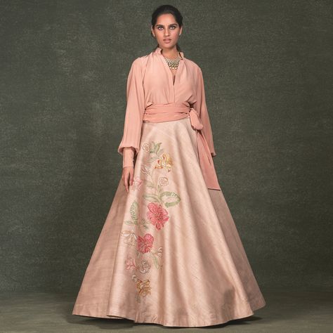 #SHYAMAL&BHUMIKA #SHYAMALANDBHUMIKA #Fashiondesigner #lehenga #RhapsodyOfSpring #2020 #SummerCouture Shyamal And Bhumika Lehenga, Long Blouse Designs, Parrot Design, Shyamal And Bhumika, Choli Dress, Indian Outfits Lehenga, Lehenga Designs Simple, Lehenga Blouse Designs, Lehenga Style