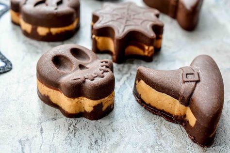 Halloween Buckeyes, Don't Celebrate Halloween, Buckeye Bars, Buckeye Balls, Sale Ideas, Fall Foods, Halloween Appetizers, Halloween Dinner, Halloween Food