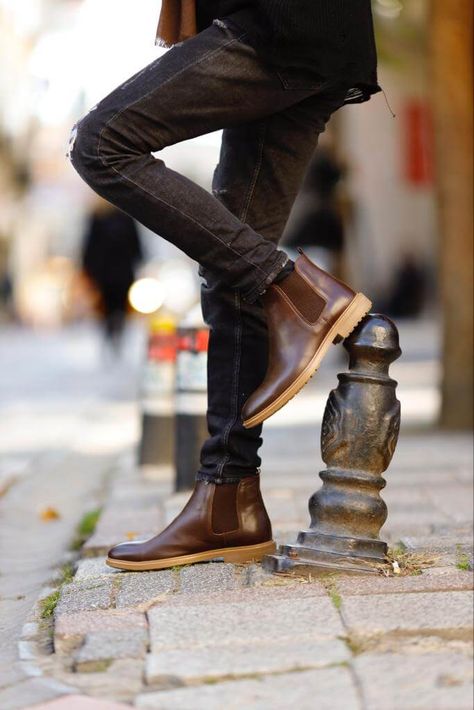 Walk the line between Timeless Style and Modern Flair with Our Brown Chelsea Boots. Step into sophistication effortlessly. Find your perfect pair today! Priced at $245 USD with free shipping. 🔍 Brown Chelsea Boots #HolloMen #BrownChelseaBoots #ClassicChic #StepIntoElegance #MomentsOfDistinction Brown Leather Chelsea Boots, Gifts Box, Brown Chelsea Boots, Botas Chelsea, Winter 22, Classic Brown, Brown Shoes, Loafer Sneakers, Leather Chelsea Boots