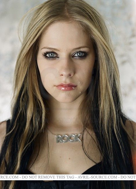 Avril Lavigne 2004, Avril Levigne, Avril Lavingne, Avril Lavigne Photos, Avril Lavigne Style, Hair Color Underneath, Rocker Girl, Under My Skin, Avril Lavigne