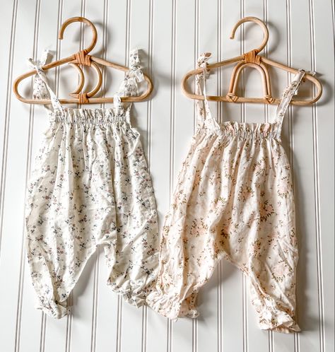 Cute neutral baby girl outfit floral jumper summer baby outfit church outfit baby girl vacation outfit neutrals baby ootd toddler ootd trendy baby clothes boho baby fashion Baby Clothes Aesthetic, Boho Kids Clothes, Hippie Baby Clothes, Boho Business, Toddler Girl Outfits Summer, Toddler Ootd, Girl Vacation, Casual Mom Style, Boho Baby Clothes