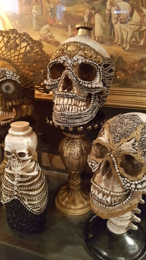 One of a kind jeweled memento mori skulls by Kimberly Cochrane of Madonna Enchanted www.etsy.com/shop/madonnaenchanted perfect for the Halloween season!! Jeweled Skull, Decorated Skulls, Glam Skull, Halloween Themed Gifts, Skull Statue, Skull Crafts, Diamond Skull, Day Of The Dead Art, Adornos Halloween