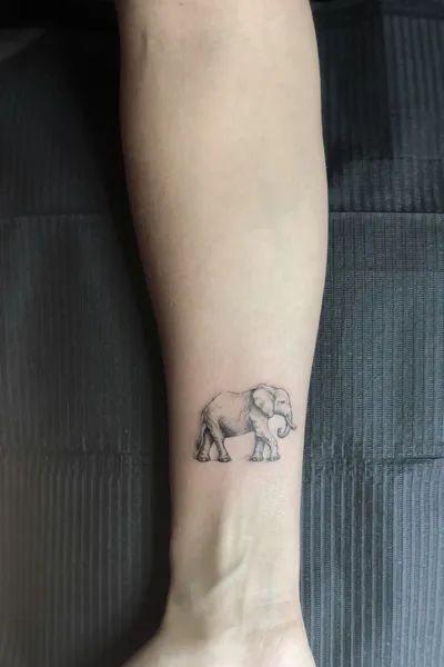 Little Elephant Tattoos, Tattoos 2022, Thailand Tattoo, Mom Tattoo Designs, Small Meaningful Tattoos, Chest Tattoo Men, Elephant Tattoo, Stylist Tattoos, Tattoo Project