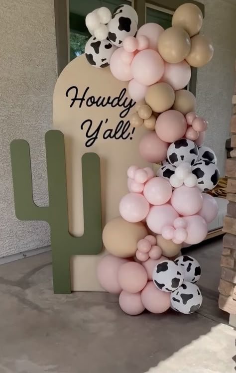 Cowgirl Birthday Party Backdrops, Cowgirl First Birthday Party Decorations, Cowgirl Birthday Party One Year Old, Cowgirl Birthday Backdrop, Cowgirl Fourth Birthday Party, First Rodeo Balloons, Neutral Cowgirl Party, Western Theme Backdrop, 1st Rodeo Birthday Theme