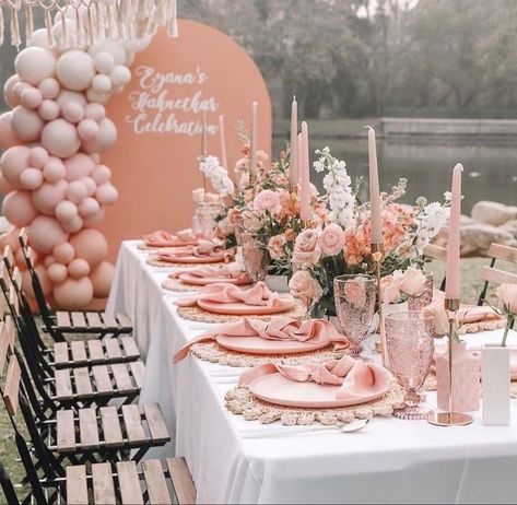 Brunch Party Decorations, Backyard Birthday Parties, Brunch Decor, Bridal Shower Inspo, Idee Babyshower, White Baby Showers, Backyard Birthday, Tafel Decor, Birthday Dinner Party