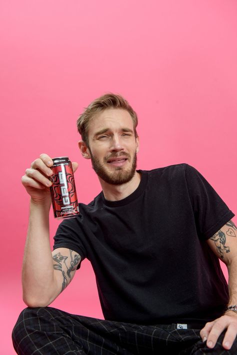 Pewdiepie Cute, Felix Kjellberg, Pewdiepie, Markiplier, Looking For Love, General Knowledge, My Name Is, Youtubers, Love Him