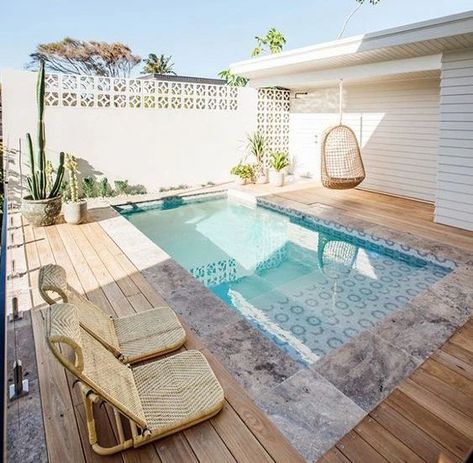 70 Must-See Pinterest Swimming Pool Design Ideas and Tips Ideas De Piscina, Swimming Pool Service, Small Swimming Pools, Pool Tiles, Cool Swimming Pools, Small Pools, Backyard Inspiration, Backyard Pool Designs, Swimming Pools Backyard