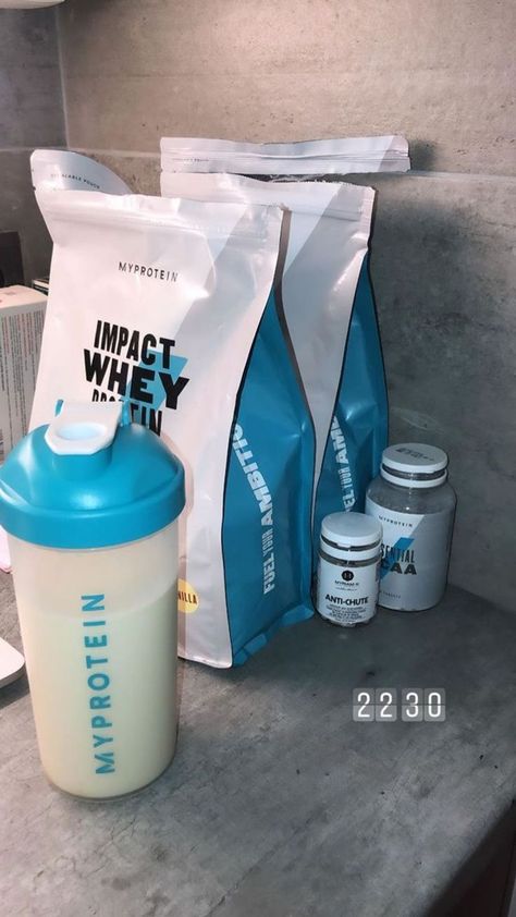 Protein Shake Aesthetic Gym, Gym Supplements Aesthetic, Gym Pre Workout, Supplements Aesthetic, Workout In The Morning, Gym Products, Gym Supplements, Fitness Vision Board, Gym Aesthetic