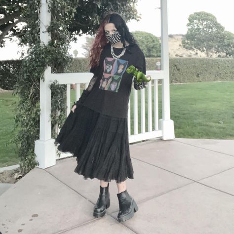 Goth Maxi Skirt Outfit, Grunge Long Skirt, Black Maxi Skirt Outfit Ideas, Maxi Skirt Outfit, Maxi Skirt Outfits, Alt Fashion, Swaggy Outfits, Skirt Outfit, Alternative Outfits