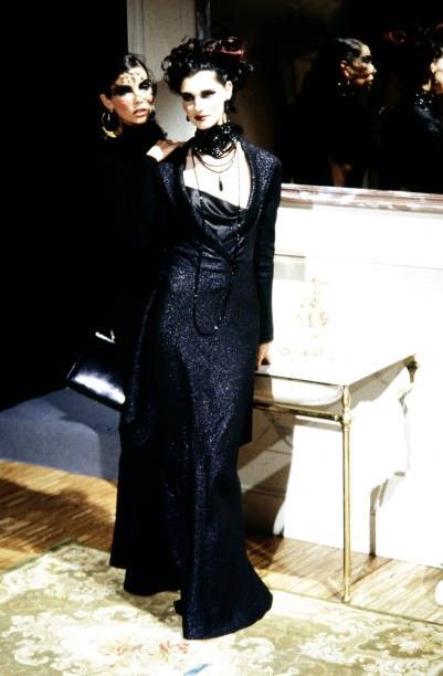 Dior 1998, Galliano Dior, Great Gatsby Fashion, Dior Couture, John Galliano, Mode Inspiration, Goth Fashion, Look Cool, Couture Fashion