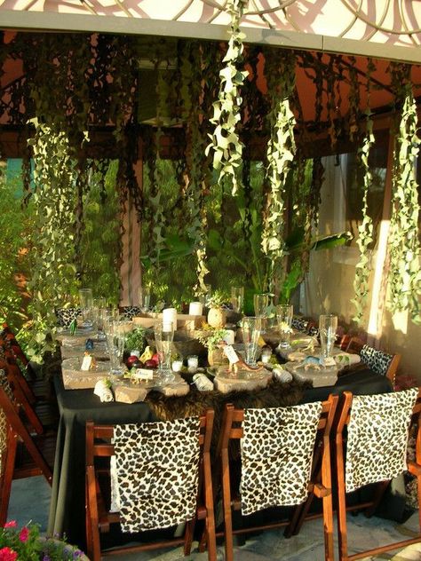 Vines out of camo netting. Clever! Adult Safari Party, Africa Theme Party, Caveman Party, Africa Party, Camo Netting, Prehistoric Party, Camo Party, Jungle Theme Parties, Jungle Safari Party