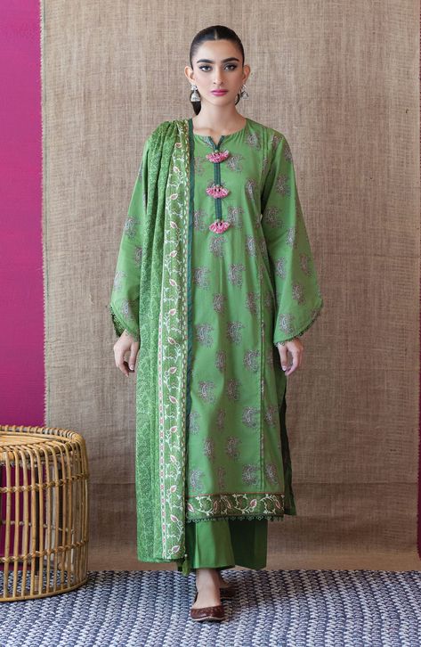 Order Online on https://www.thefashionstation.in Buy Now https://www.thefashionstation.in/product/orient-winter-collection-2022-otl-22-204-u-green/ Winter Suits For Women Indian, Fancy Suits, Dress Design Pakistani, Winter Collection 2022, Suits For Women Indian, Pakistani Women Dresses, Fancy Suit, Latest Dress Design, Simple Kurta Designs