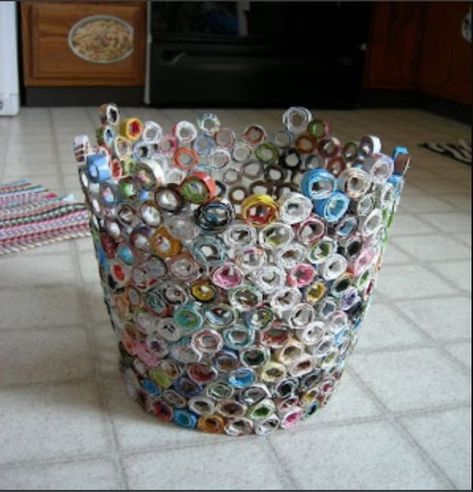 DIY Trash Cans - DIY Recycled Magazine Trash Can - Easy Do It Yourself Projects to Make Cute, Decorative Trash Cans for Bathroom, Kitchen and Bedroom - Trash Can Makeover, Hidden Kitchen Storage With Pull Out Cabinet - Lids, Liners and Painted Decor Ideas for Updating the Bin #diykitchen #diybath #trashcans #diy #diyideas #diyjoy http://diyjoy.com/diy-trash-cans Magazine Bowl, Recycled Paper Crafts, Recycled Magazine, Recycled Magazines, Magazine Crafts, Ways To Recycle, Newspaper Crafts, Diy Papier, Diy Basket