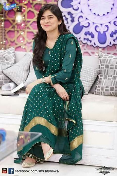 Sanam Baloch Dresses, Afghan Dresses, Henna Patterns, Pakistani Dress Design, Churidar, Pakistani Fashion, Pakistani Dresses, Green Dress, Actors & Actresses