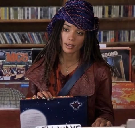 Lisa Bonet Aesthetic, High Fidelity 2000, Newsboy Hat Outfit, Care Haircut, Zoë Kravitz, Nail Types, Lisa Bonet, Haircut Types, Color Skin