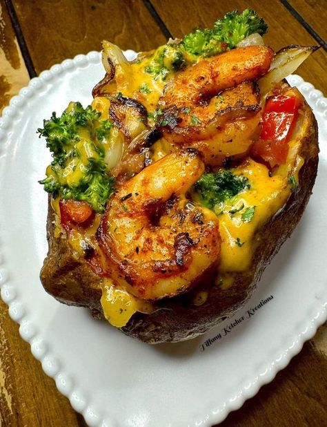 pía león | The prettiest loaded baked potato I ever made 😍 | Facebook Chicken Scampi Recipe, Steak And Shrimp, Bacon Potato, Loaded Baked Potato, Chicken Breast Recipes Easy, Loaded Baked Potatoes, Food Babe, Beef Stew Recipe, Healthy Food Motivation