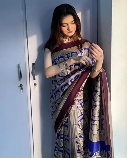 Mirror Snaps, Saree Wearing Styles, Sarees For Girls, Saree Wearing, Saree Poses, Desi Fashion Casual, Step Up Dance, Stylish Photo Pose, Simple Pakistani Dresses