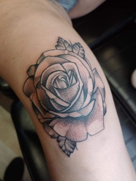 Knee cap rose by Tawan Simpsom @ Mother's Approval in Stevens Point WI #tattoos #tattoo #beauty Rose Tattoo On Knee Cap, Rose Knee Cap Tattoo, Rose Tattoo On Knee, Tattoo On Knee, Knee Cap Tattoo, Flower Leg Tattoos, Cap Tattoo, Trending Tattoos, Prison Tattoos